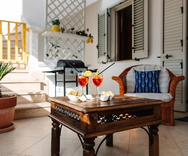 בית נופש Dimora Del Sole Torre Pali